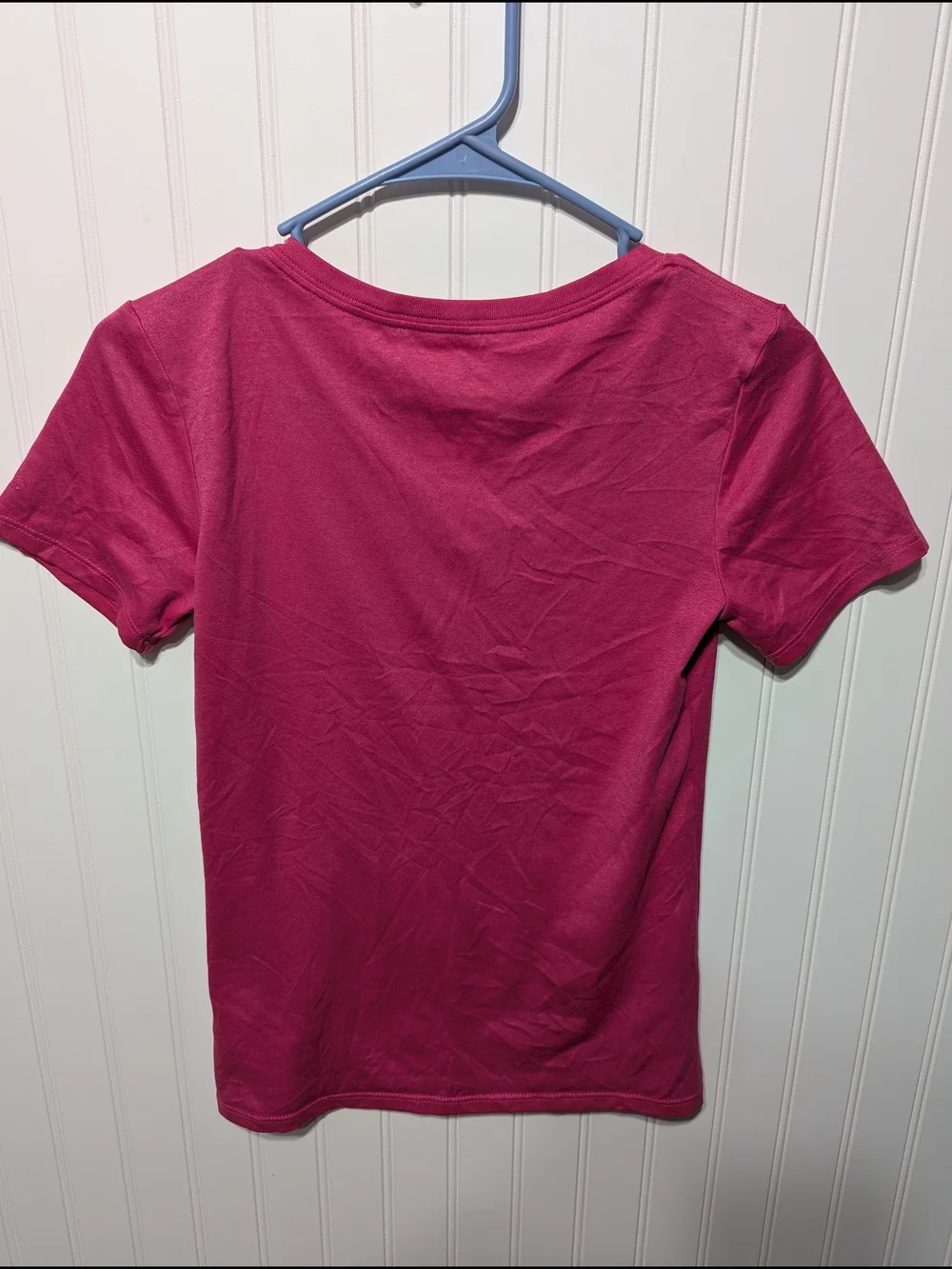 Nike Women's Short Sleeve V-Neck Tee in Fuchsia